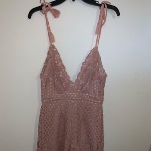 Romper never worn🖤